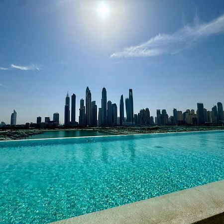 Appartamento Luxury Living Private Beach, Emaar Beachfront Dubai Esterno foto