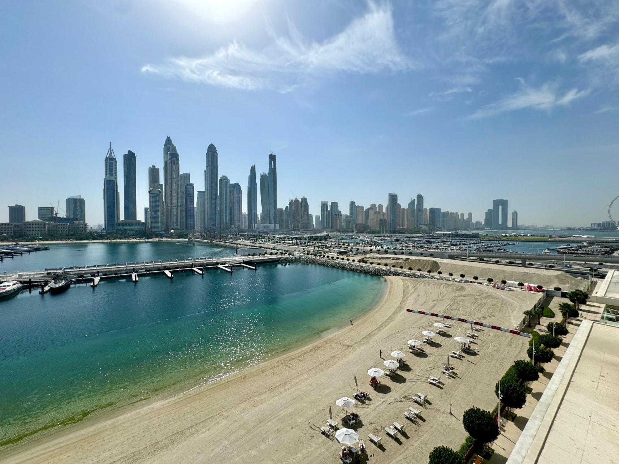 Appartamento Luxury Living Private Beach, Emaar Beachfront Dubai Esterno foto