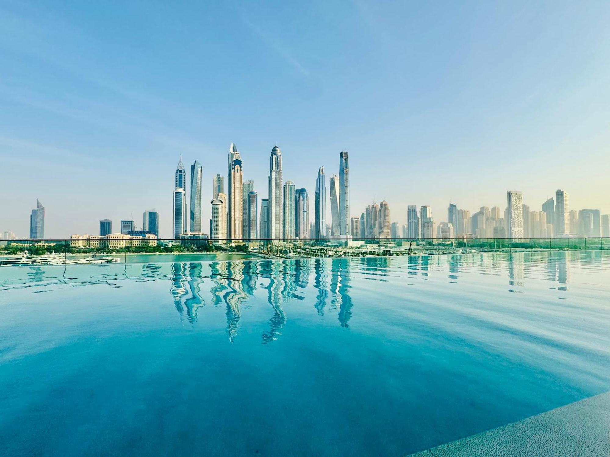 Appartamento Luxury Living Private Beach, Emaar Beachfront Dubai Esterno foto