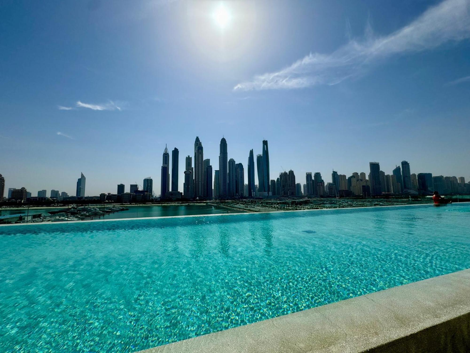 Appartamento Luxury Living Private Beach, Emaar Beachfront Dubai Esterno foto