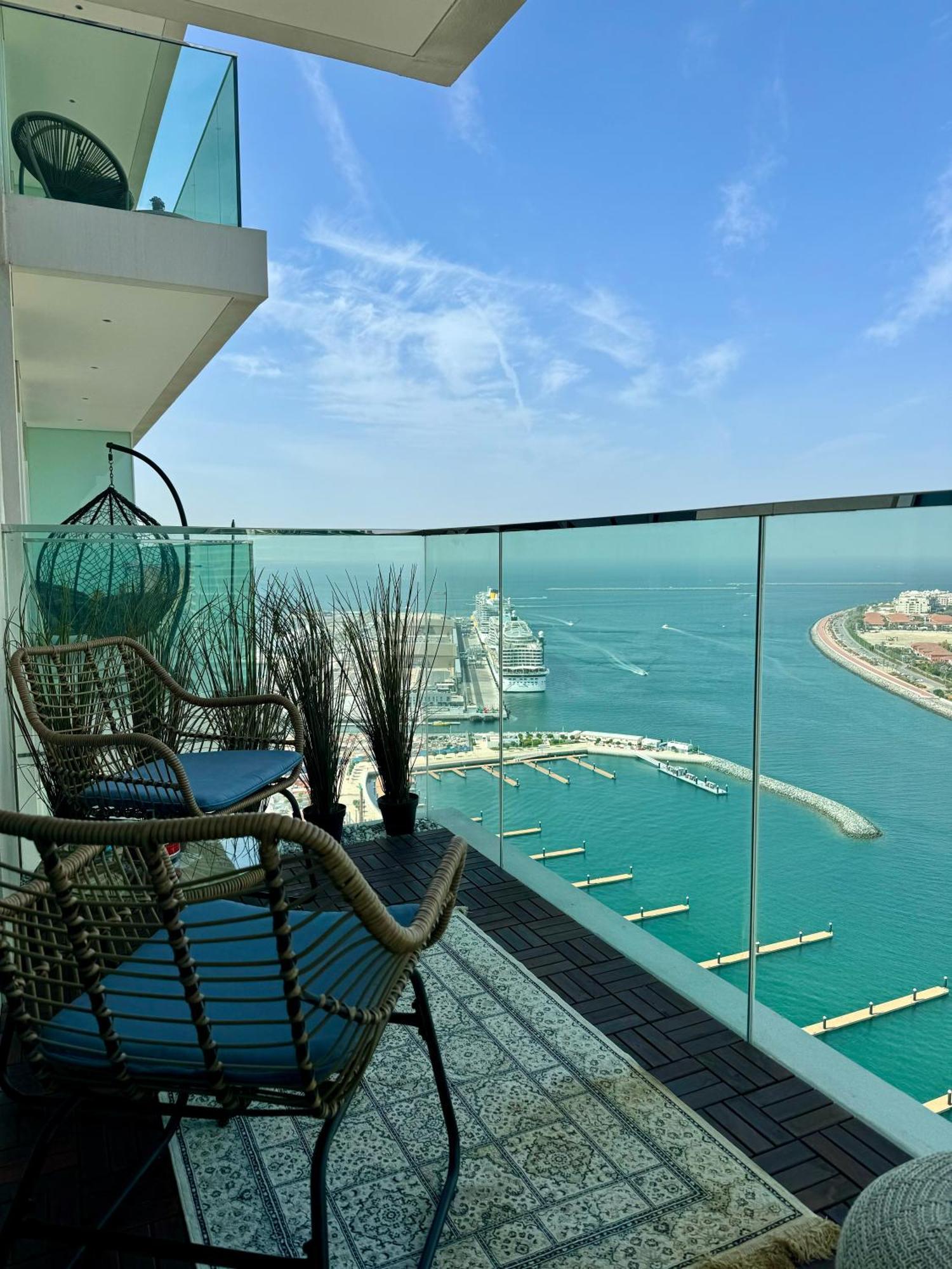 Appartamento Luxury Living Private Beach, Emaar Beachfront Dubai Esterno foto