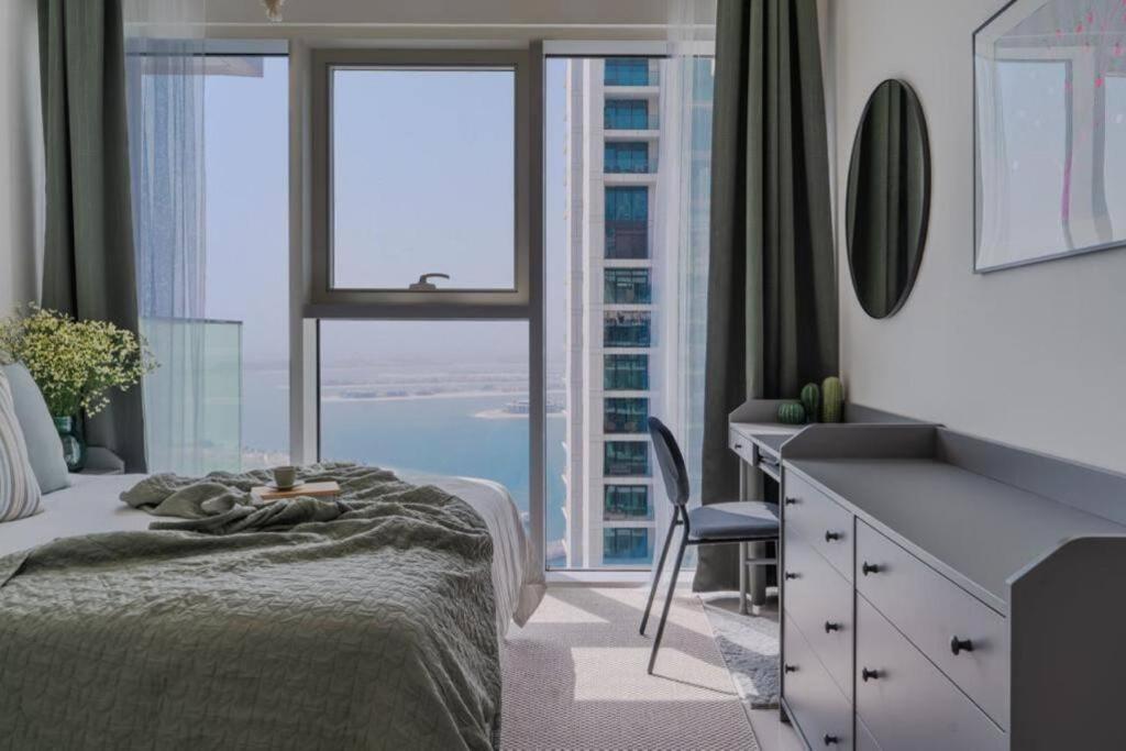 Appartamento Luxury Living Private Beach, Emaar Beachfront Dubai Esterno foto